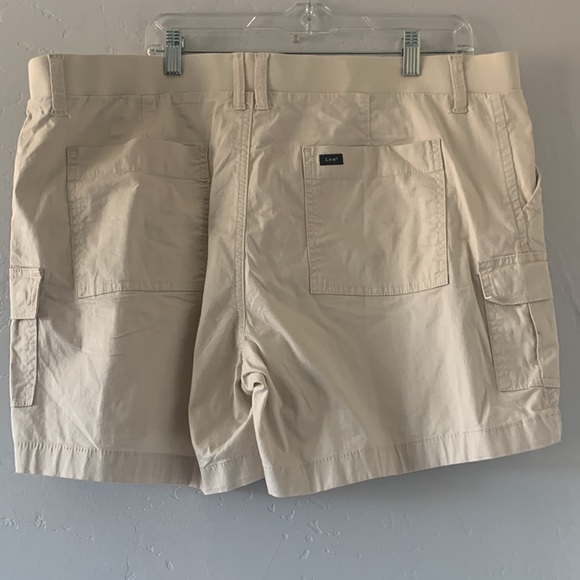 Lee® Women's Mid Rise Comfort Waist Cargo Short Size 20M - Picture 3 of 11